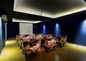 للمستثمرين - شقة مؤثثة ضمن مجمع  يضم كافة الخدمات في مركز الانيا