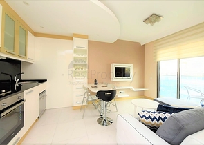 للمستثمرين - شقة مؤثثة ضمن مجمع  يضم كافة الخدمات في مركز الانيا