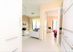 للمستثمرين - شقة مؤثثة ضمن مجمع  يضم كافة الخدمات في مركز الانيا