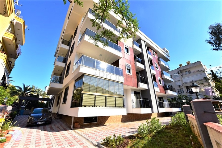 شقة جديدة للبيع في مركز الانيا _ من تصميم غرفتين وصالة 