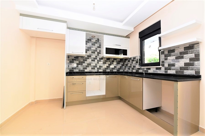 شقة جديدة للبيع في مركز الانيا _ من تصميم غرفتين وصالة 