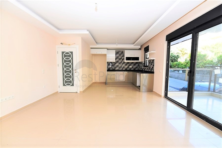 شقة جديدة للبيع في مركز الانيا _ من تصميم غرفتين وصالة 