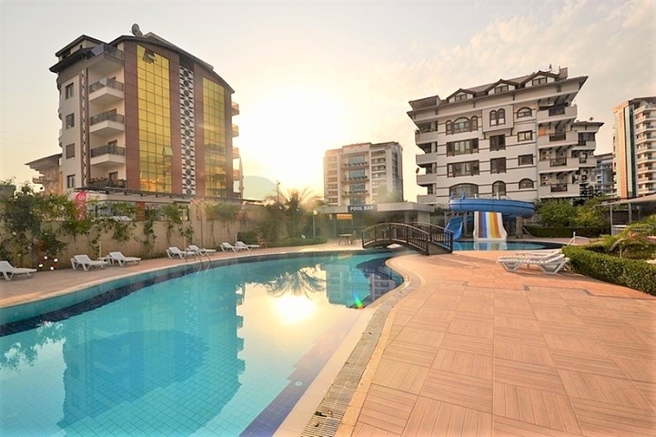 غرفة نوم وصالة ضمن مجمع سكني جانب مركز التسوق في جيكجيلي _ الانيا 