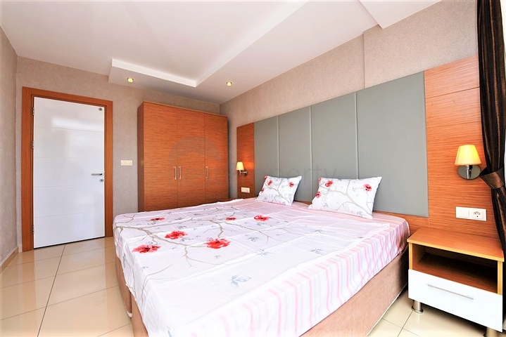 غرفة نوم وصالة ضمن مجمع سكني جانب مركز التسوق في جيكجيلي _ الانيا 