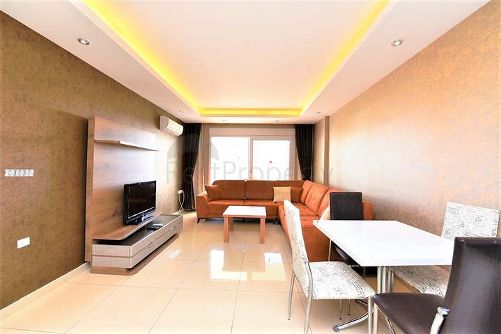 غرفة نوم وصالة ضمن مجمع سكني جانب مركز التسوق في جيكجيلي _ الانيا 