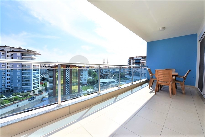 غرفة نوم وصالة ضمن مجمع سكني جانب مركز التسوق في جيكجيلي _ الانيا 