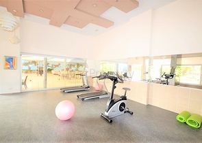 غرفة نوم وصالة ضمن مجمع سكني جانب مركز التسوق في جيكجيلي _ الانيا 