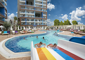 غرفة نوم وصالة ضمن مجمع سكني جانب مركز التسوق في جيكجيلي _ الانيا 