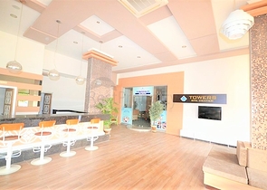 غرفة نوم وصالة ضمن مجمع سكني جانب مركز التسوق في جيكجيلي _ الانيا 