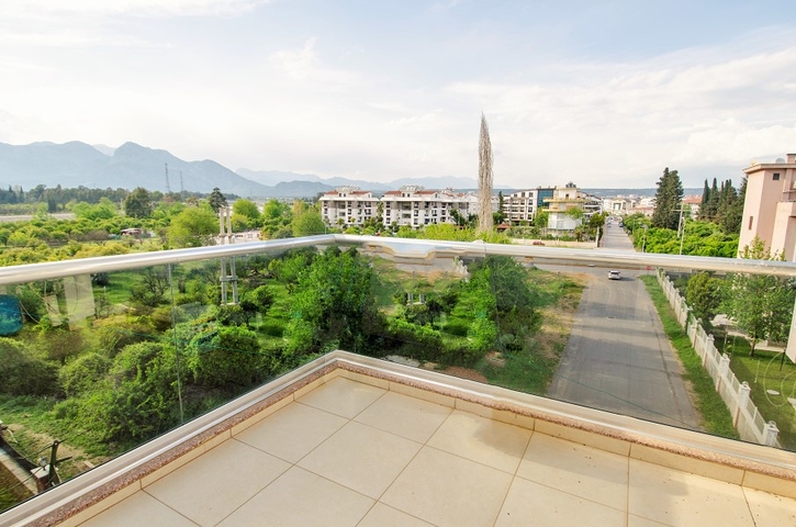 دوبلكس راقي 4 + 2 في أونجالي كونيالتي أنطاليا