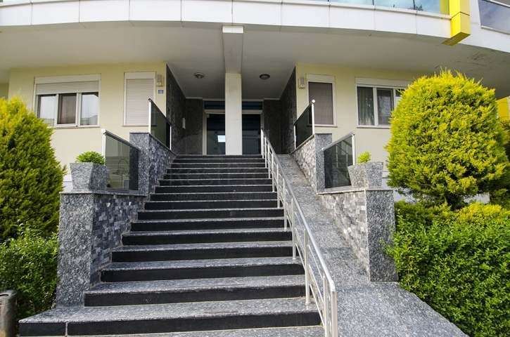 دوبلكس راقي 4 + 2 في أونجالي كونيالتي أنطاليا