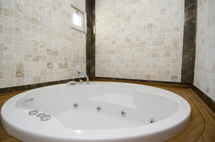 دوبلكس راقي 4 + 2 في أونجالي كونيالتي أنطاليا