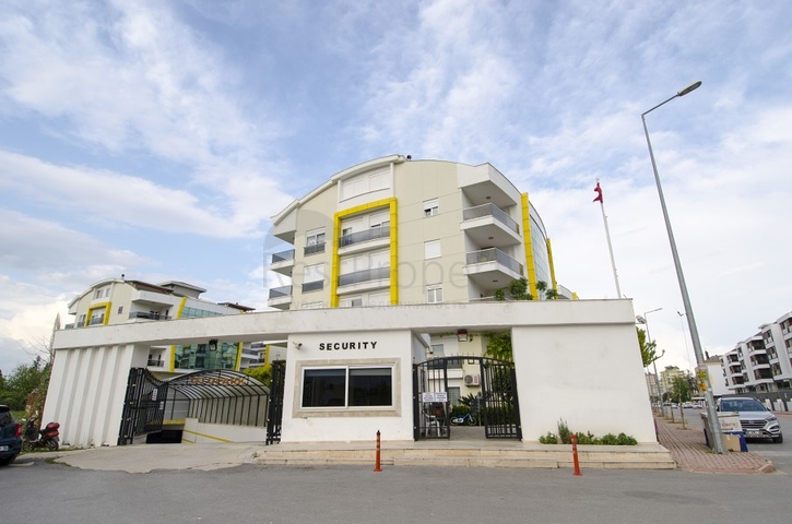 دوبلكس راقي 4 + 2 في أونجالي كونيالتي أنطاليا