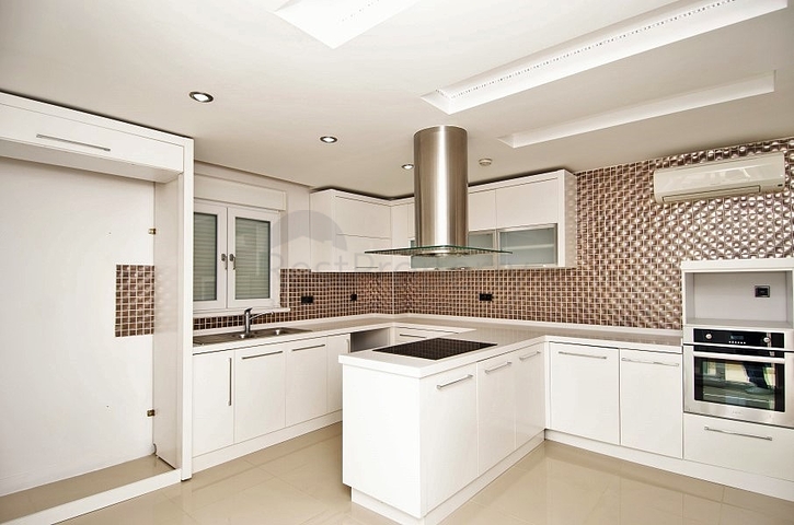 دوبلكس راقي 4 + 2 في أونجالي كونيالتي أنطاليا