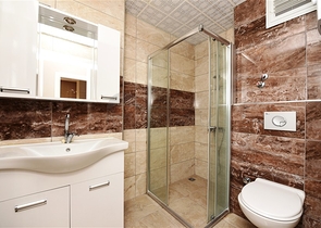 شقة قريبة من البحر - تصميم غرفتين وصالة ضمن مجمع سكني جديد في مهموتلار / الانيا 