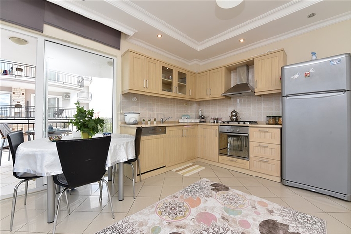 شقة مفروشة للبيع ضمن مجمع سكني في توسمور / الانيا 