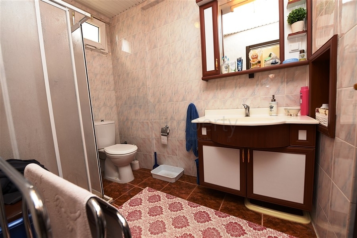 شقة مؤثثة في منطقة حيوية في اوبا 