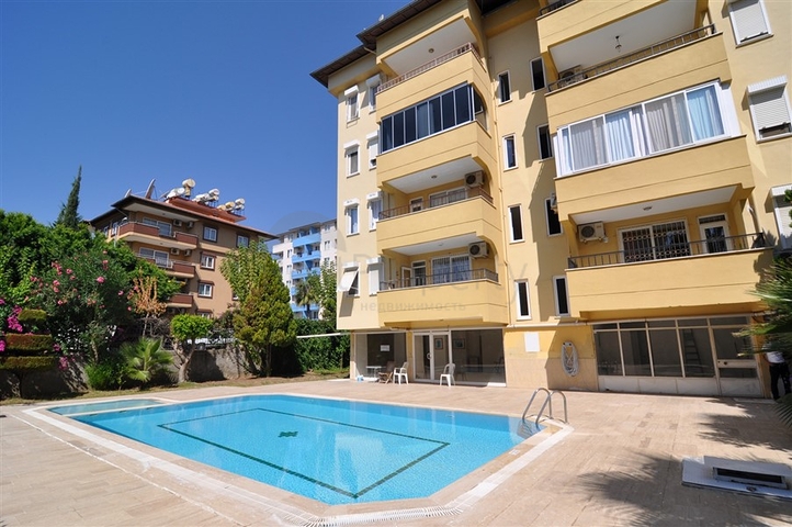 شقة مؤثثة في منطقة حيوية في اوبا 