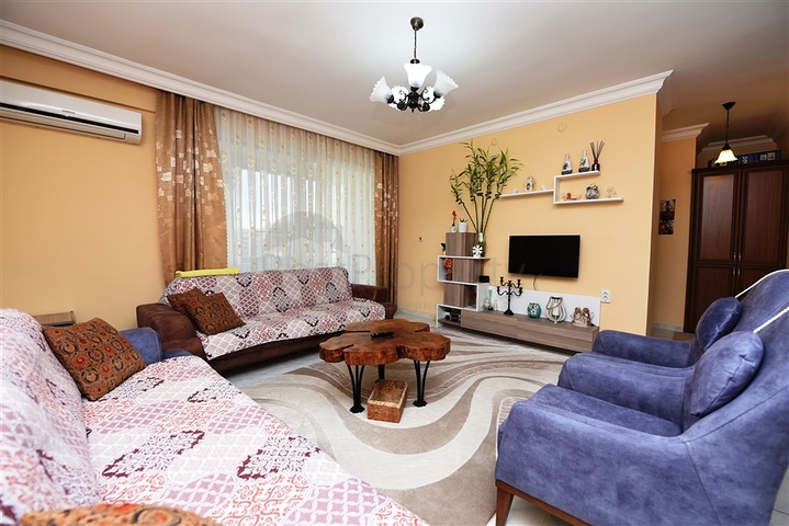 شقة مؤثثة في منطقة حيوية في اوبا 