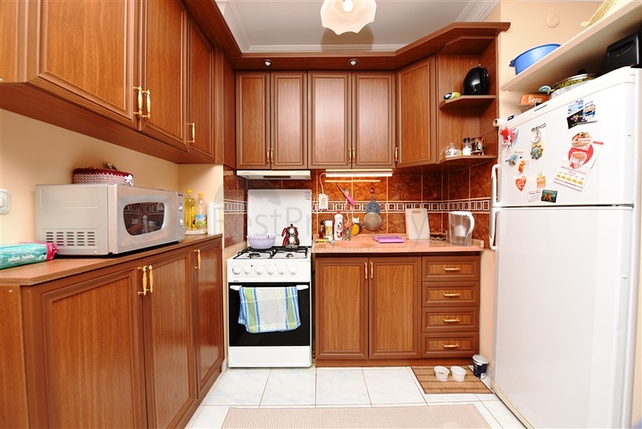 شقة مؤثثة في منطقة حيوية في اوبا 