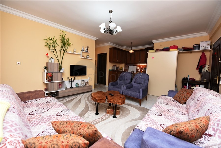 شقة مؤثثة في منطقة حيوية في اوبا 