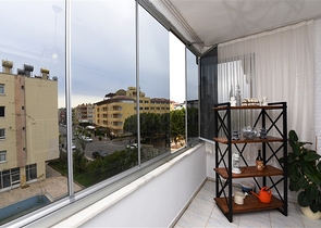 شقة مؤثثة في منطقة حيوية في اوبا 