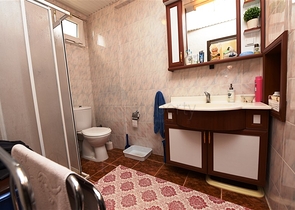 شقة مؤثثة في منطقة حيوية في اوبا 