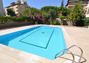 شقة مؤثثة في منطقة حيوية في اوبا 