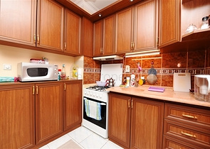 شقة مؤثثة في منطقة حيوية في اوبا 