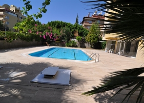 شقة مؤثثة في منطقة حيوية في اوبا 