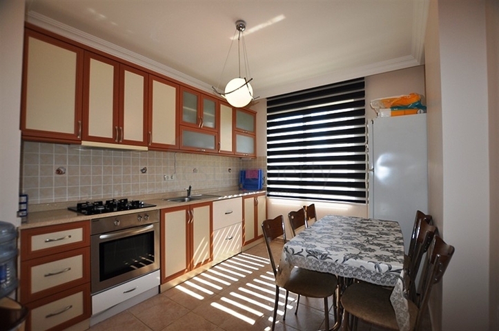 شقة للبيع في الانيا - اوبا ، ضمن منطقة حيوية قريبة من البحر 