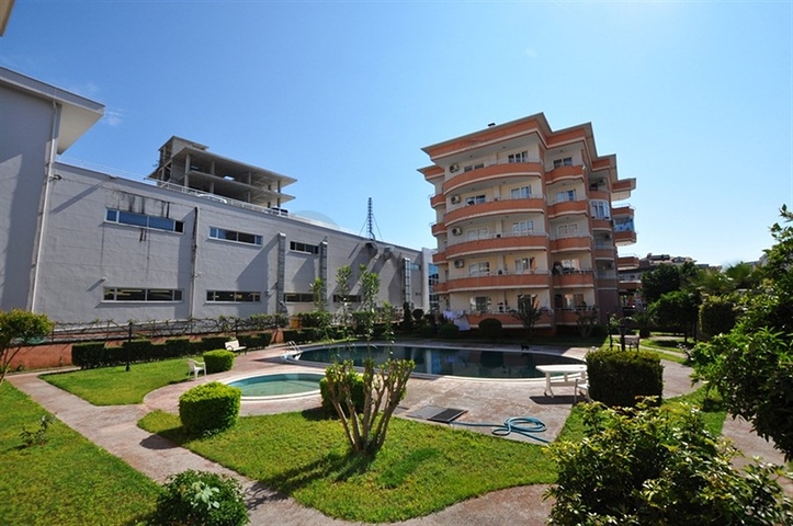 شقة للبيع في الانيا - اوبا ، ضمن منطقة حيوية قريبة من البحر 