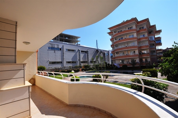 شقة للبيع في الانيا - اوبا ، ضمن منطقة حيوية قريبة من البحر 