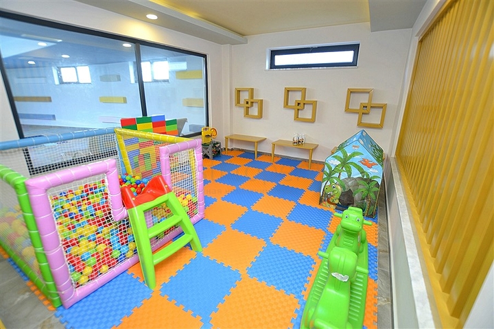 ضمن مجمع فاخر - شقة غرفة نوم وصالة للبيع في اوبا / الانيا 