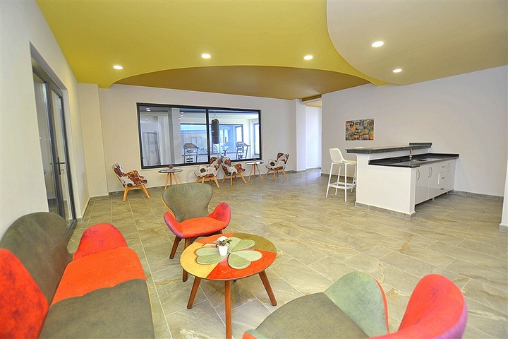 ضمن مجمع فاخر - شقة غرفة نوم وصالة للبيع في اوبا / الانيا 