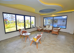 ضمن مجمع فاخر - شقة غرفة نوم وصالة للبيع في اوبا / الانيا 