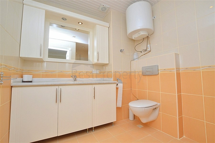 شقة ثلاث غرف وصالة دوبلكس مؤثثة - ضمن مجمع سكني في مهموتلار / الانيا 