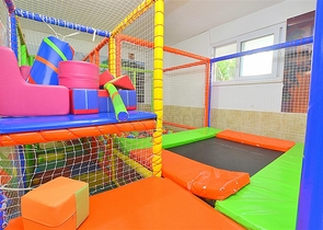 شقة ثلاث غرف وصالة دوبلكس مؤثثة - ضمن مجمع سكني في مهموتلار / الانيا 