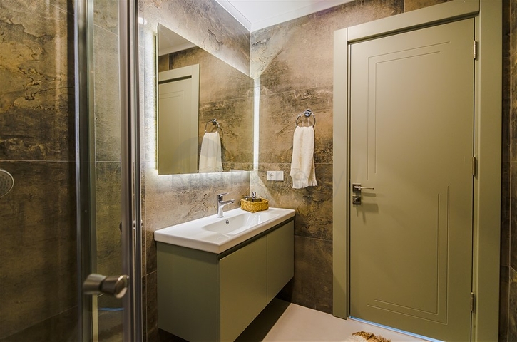 على البحر مباشرة - مشروع سكني قيد الانشاء مع امكانية التقسيط - في كاستل / الانيا 