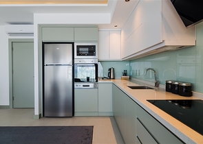 على البحر مباشرة - مشروع سكني قيد الانشاء مع امكانية التقسيط - في كاستل / الانيا 