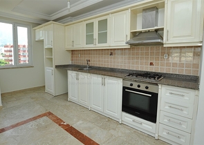 شقة عائلية واسعة ضمن مجمع سكني بسعر مميز جدا -في مهموتلار - الانيا 