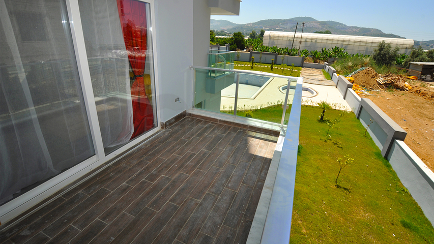 ضمن مجمع سكني حديث - غرفة نوم وصالة مؤثثة في مهموتلار