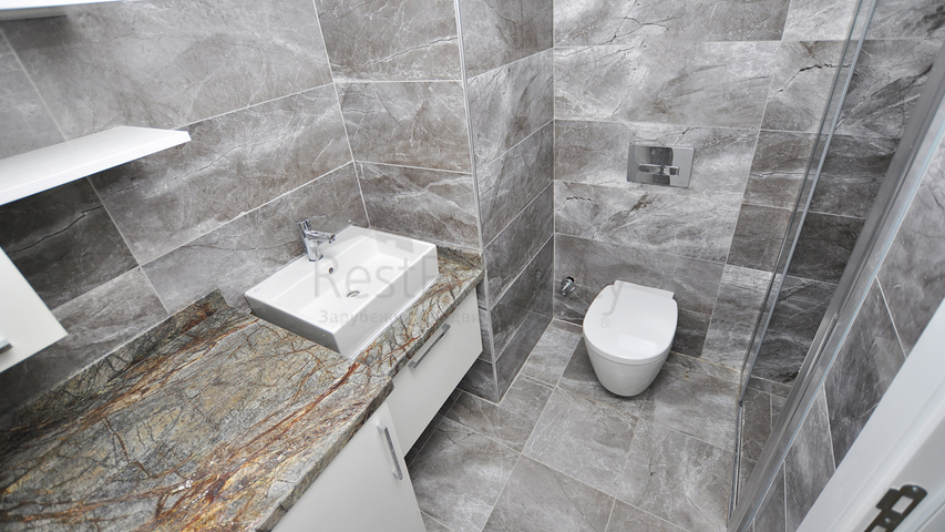 ضمن مجمع سكني حديث - غرفة نوم وصالة مؤثثة في مهموتلار