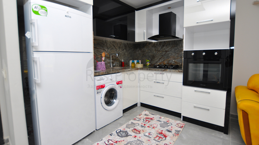 ضمن مجمع سكني حديث - غرفة نوم وصالة مؤثثة في مهموتلار