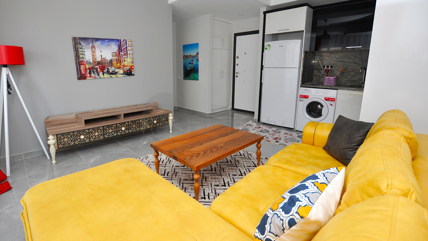 ضمن مجمع سكني حديث - غرفة نوم وصالة مؤثثة في مهموتلار