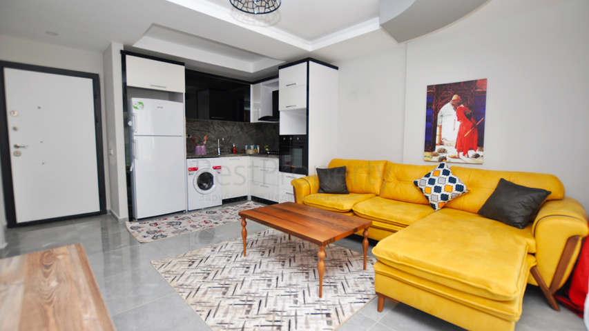 ضمن مجمع سكني حديث - غرفة نوم وصالة مؤثثة في مهموتلار