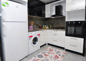 ضمن مجمع سكني حديث - غرفة نوم وصالة مؤثثة في مهموتلار