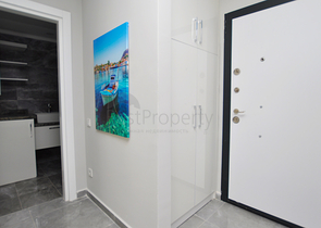 ضمن مجمع سكني حديث - غرفة نوم وصالة مؤثثة في مهموتلار