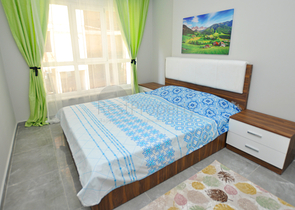 ضمن مجمع سكني حديث - غرفة نوم وصالة مؤثثة في مهموتلار