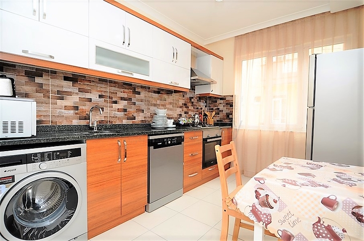 شقة مؤثثة قريبة من البحر - من تصميم غرفتين وصالة في مهموتلار - الانيا